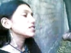 Petite hottie está dando una buena mamada a un chico maduritas folladoras de gran polla