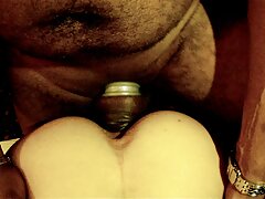 La forma en que xxx brazzers maduras ella toma su polo negro por su trasero es asombrosa.