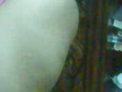 Dulce chica chupando pollas y videos maduras mexicanas xxx bolas en una escena estilo POV