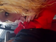 Nena videos pornos de mujeres maduras encantadora es follada por los pies y el coño en una sala de masajes